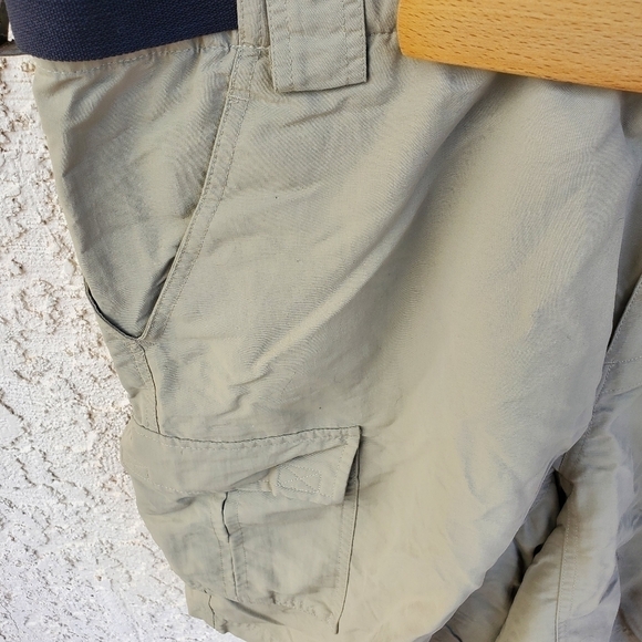The North Face Belted Cargo Sz. XXL Shorts - Picture 4 of 11